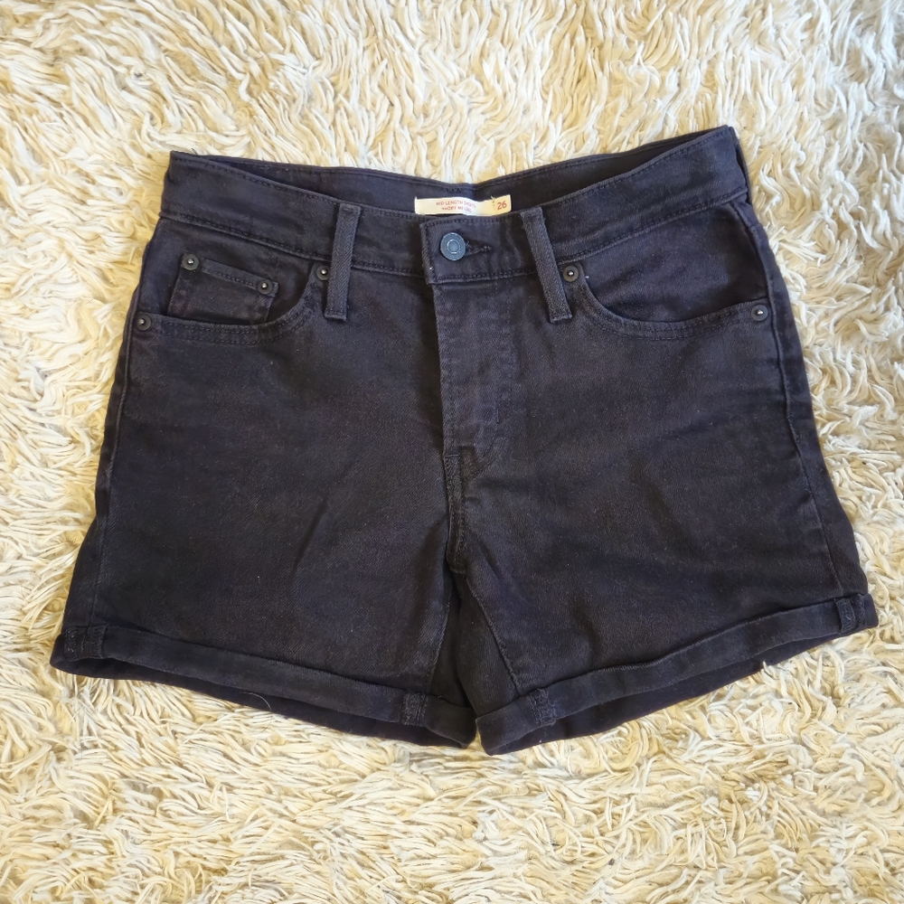 Black Levi's shorts